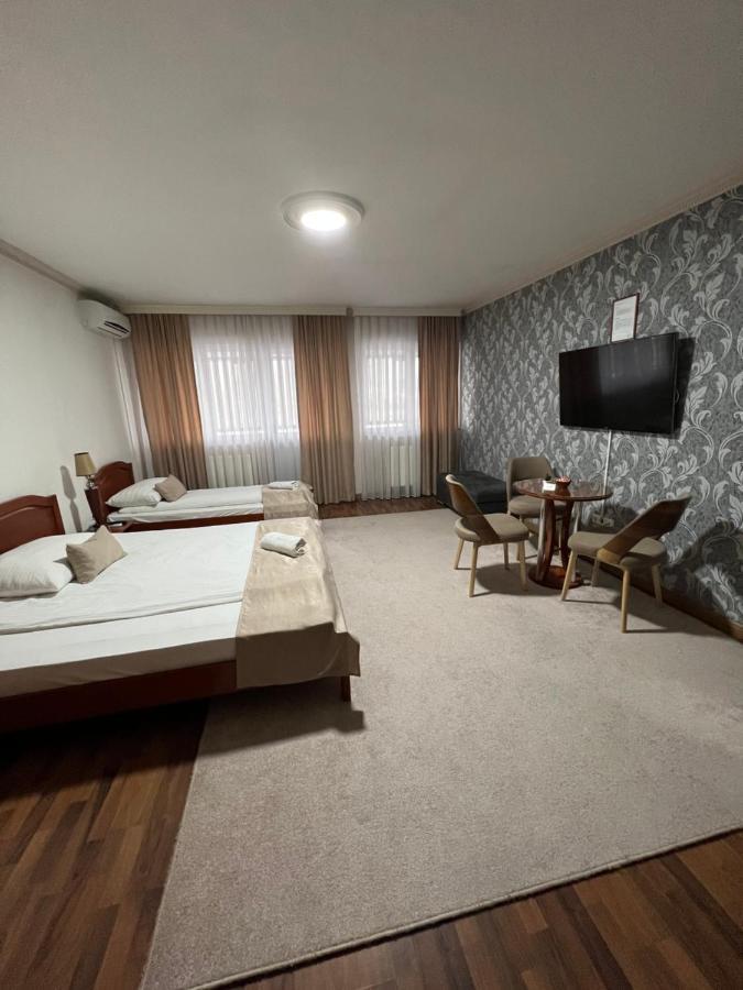 Hotel New Milenium Lukavac Exteriör bild