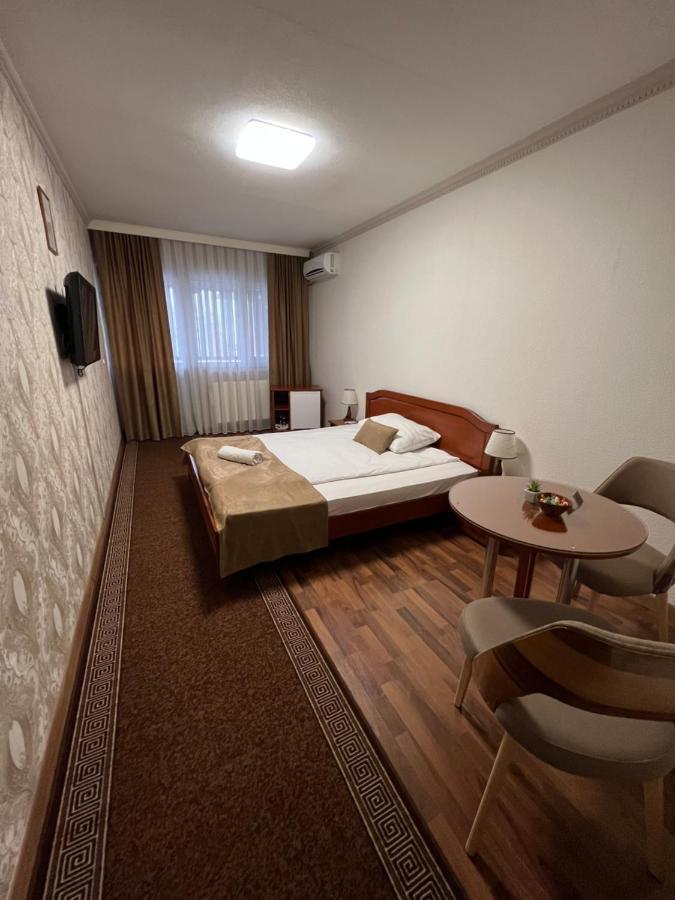 Hotel New Milenium Lukavac Exteriör bild