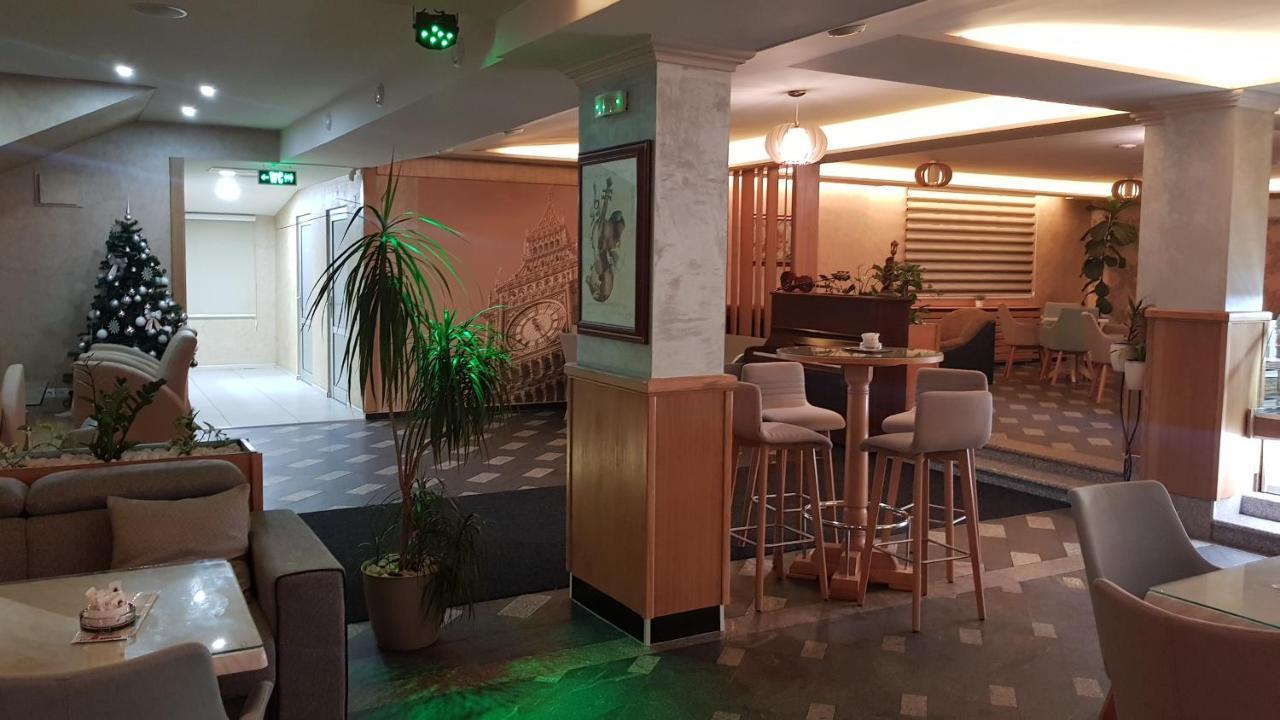 Hotel New Milenium Lukavac Exteriör bild